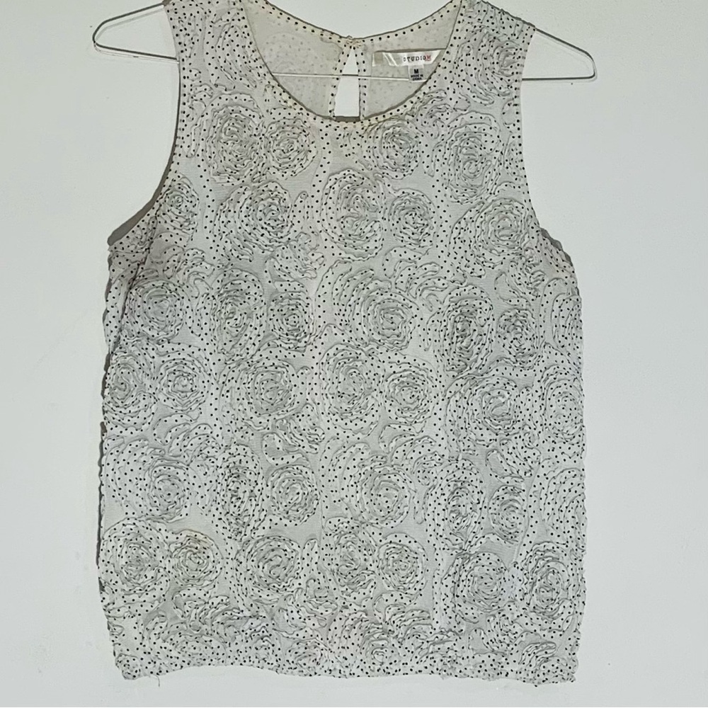 Studio M White Sleeveless Top with Floral Pattern SZ M